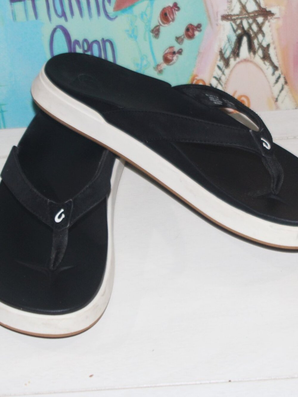 11A LADIES OLUKAI FLIP FLOPS - BLACK/WHITE - SIZE 9